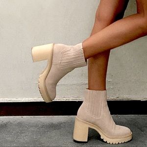Dolce Vita Caster H2o Booties in Dune Suede Color Size: 7.5 wmns